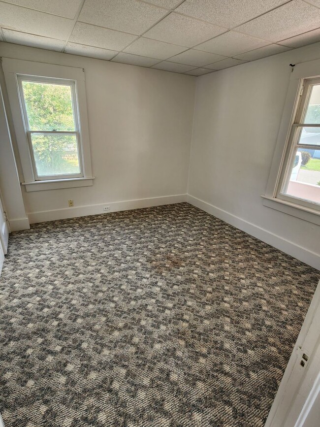 Building Photo - 812 Brentwood Rd