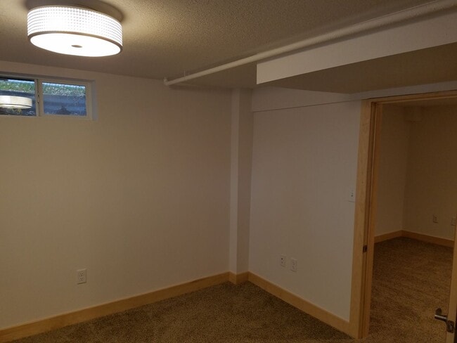 Building Photo - 4 Bedroom house in great CF Location