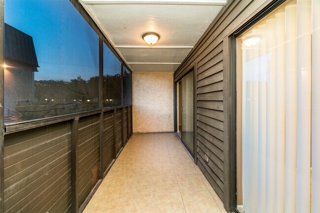 Building Photo - 3055 Walnut Bend Ln