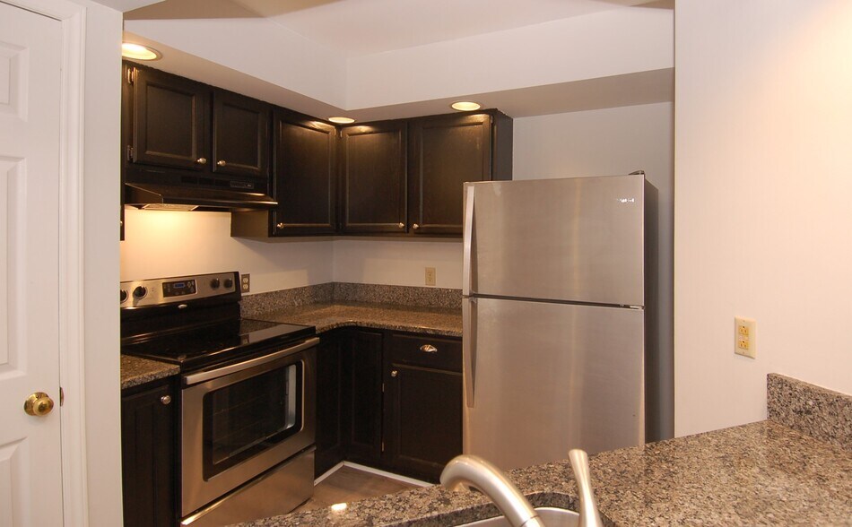 Building Photo - 1450 Barton Place Dr