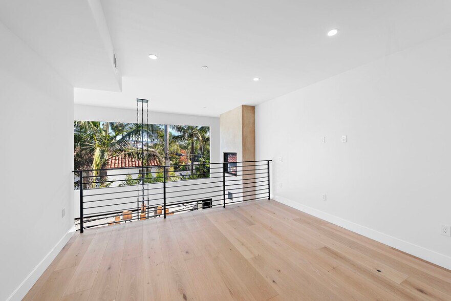 Building Photo - 207 W Avenida San Antonio