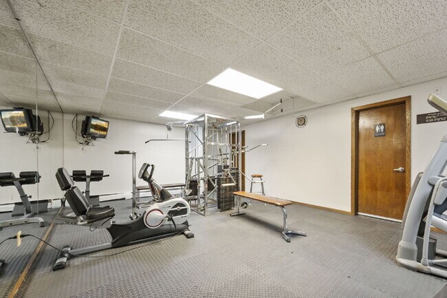 Building Photo - 3200 Virginia Ave S
