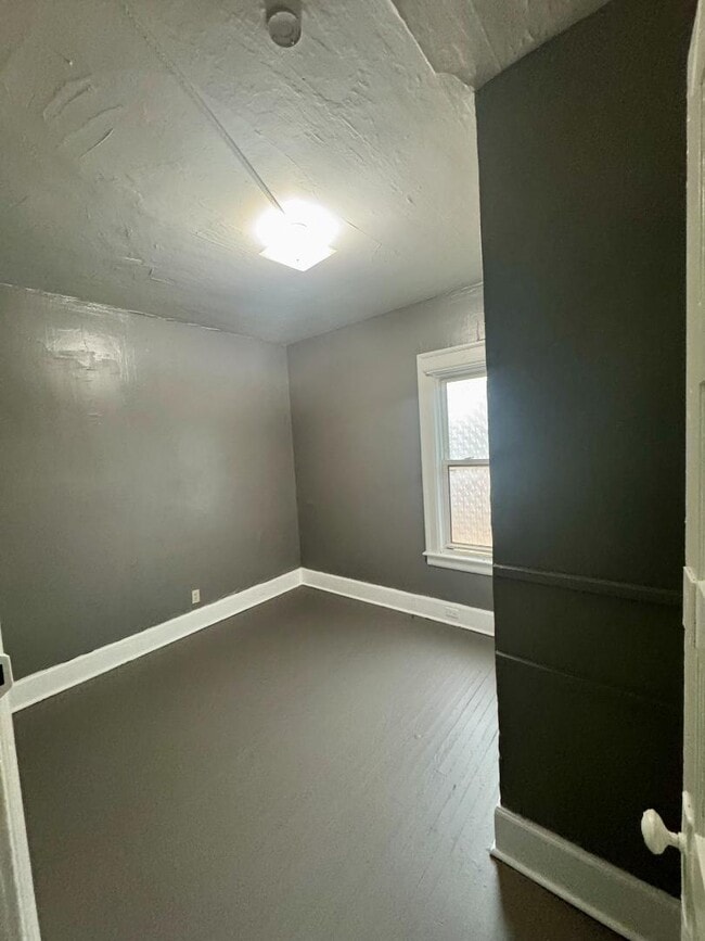 Building Photo - 153 Fernwood Ave