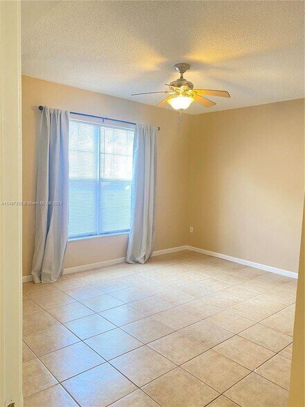 Building Photo - 5900 W Sample Rd