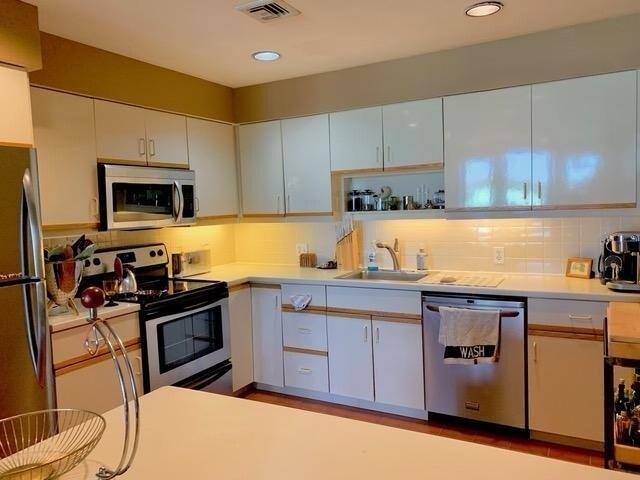 Building Photo - 101 Shearwater Ct E