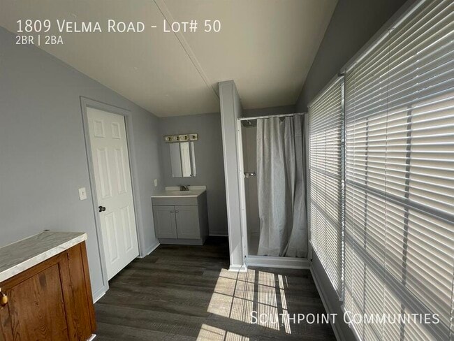 Building Photo - 1809 Velma Rd
