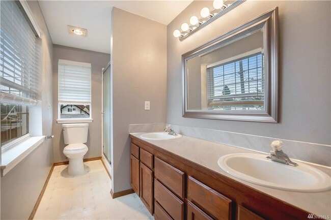 Building Photo - 3bd/2.5ba House in Tacoma