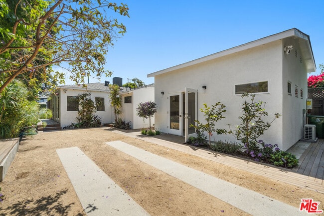 Building Photo - 2425 Cloy Ave