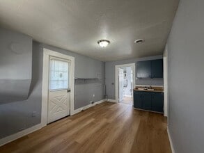 Building Photo - 317 Commercial St