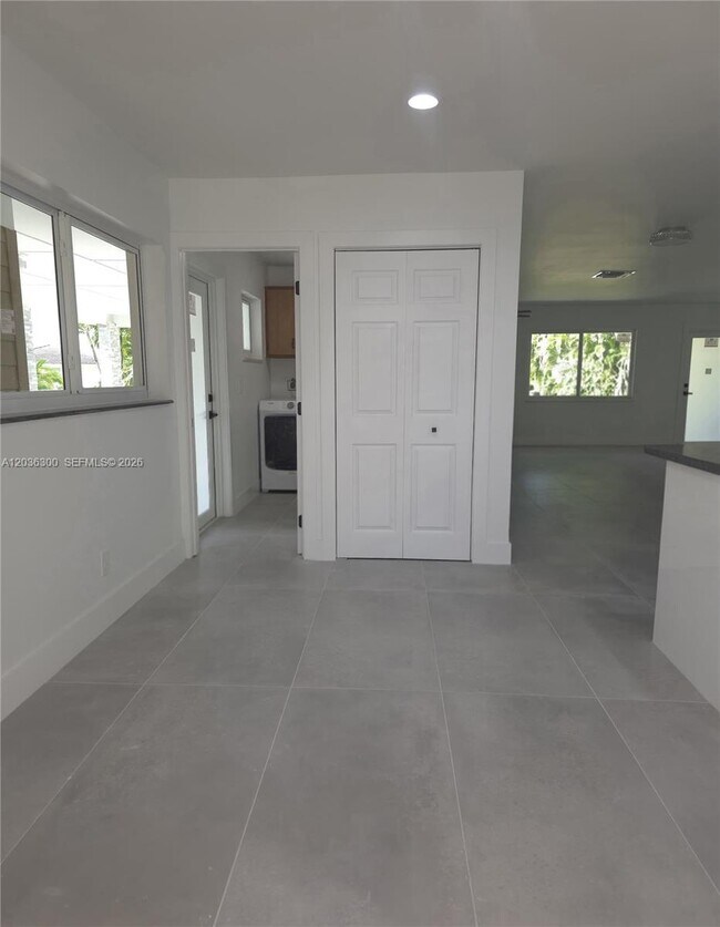Building Photo - 1565 Thumb Point Dr