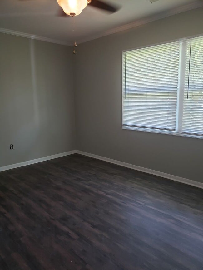 Building Photo - 114 Longwood Ln