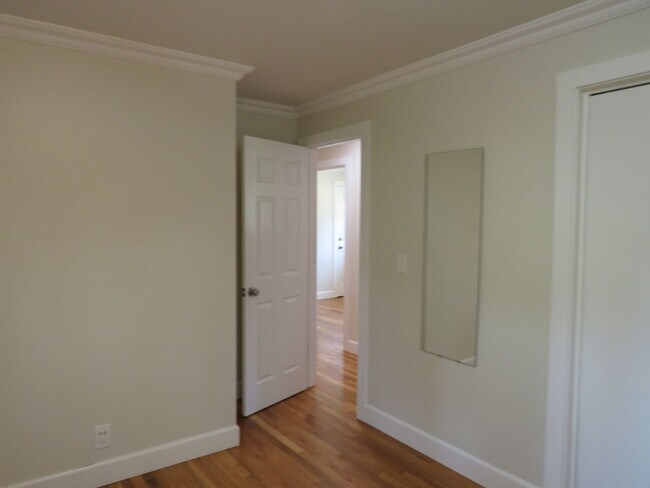 Building Photo - Bellevue Robinswood Mid Century 4bed/3bath Tri-Level $3800.00