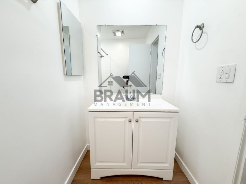 Building Photo - 6041 Whitsett Ave