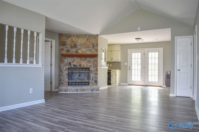 Building Photo - 105 Buttercup Ln