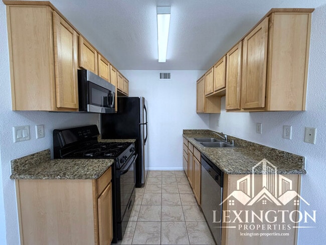 Building Photo - Stunning, 2BD/1BA, Condo in the Villaggio Community off Madison Ave. and Auburn Blvd.! ***Move-in...