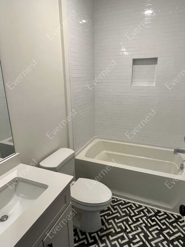 Building Photo - 4-Bedroom Home with Modern Comforts in a P...