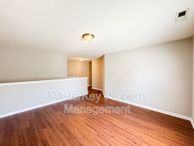 Building Photo - 6842 Harter Ct