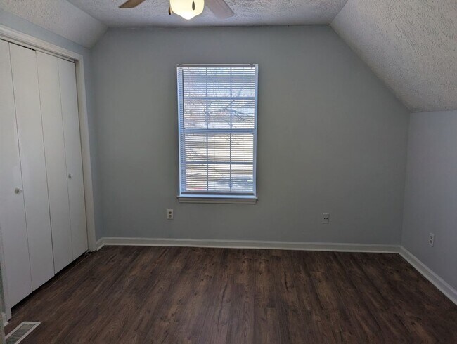 Building Photo - Lakeside Woods Estate Living In the Heart ...