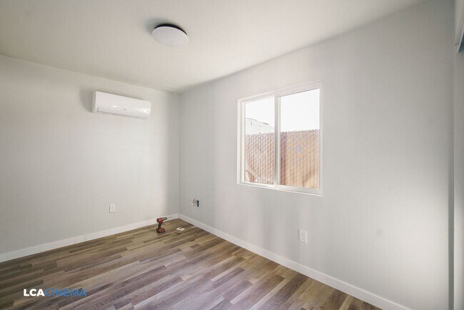 Building Photo - 627 Hood Dr