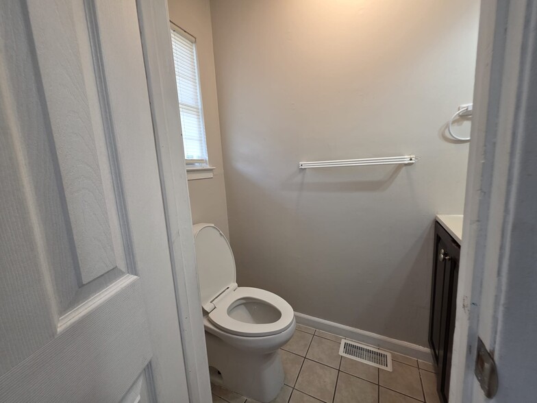 Building Photo - 2803 Kent Pl