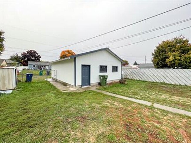 Building Photo - Beautiful Single Family Home on Spokanes N...