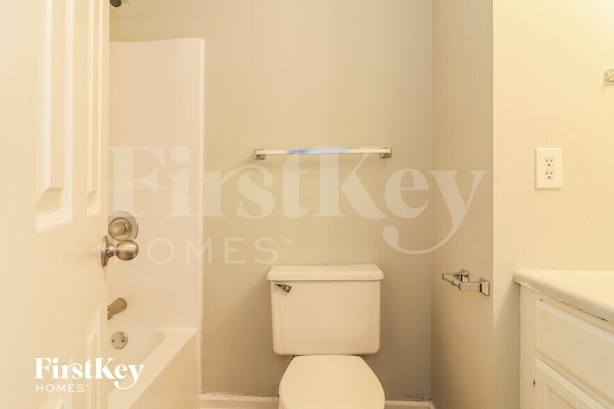 Building Photo - 1456 Chaseway Cir