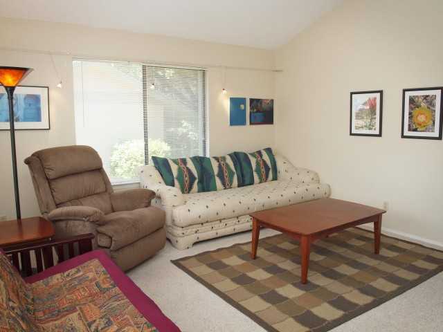 Building Photo - Spacious Townhouse in North Austin!