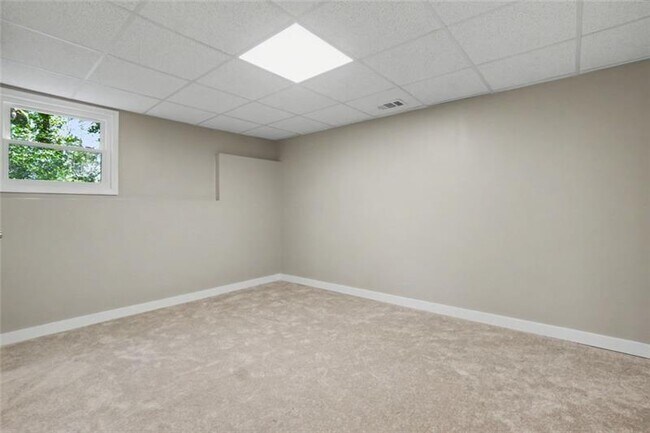 Building Photo - 2470 Trent Dr NE