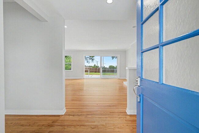 Building Photo - Rolling Hills Ranch House — Updated 3BR Home on a Massive Lot