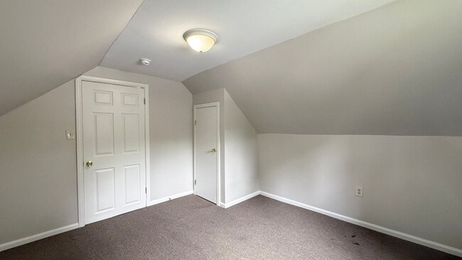 Building Photo - Gorgeous single-family home near Hartford ...