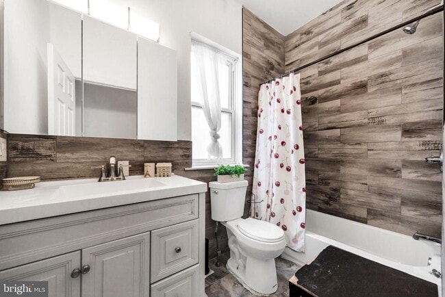 Building Photo - 1635 N 33rd St