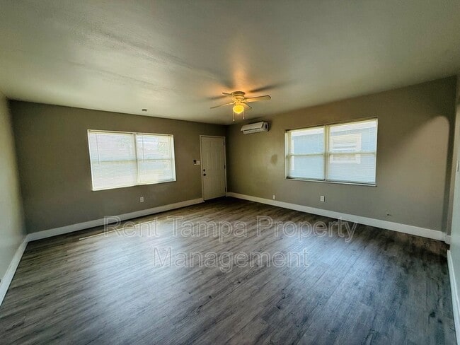 Building Photo - 637-637 17th Ave S