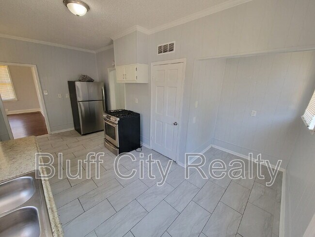 Building Photo - 925 N Trezevant St