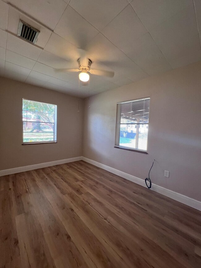 Building Photo - 4310 Mt Vernon Ave