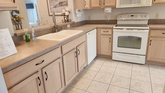 Building Photo - 916 Eastmont Ct