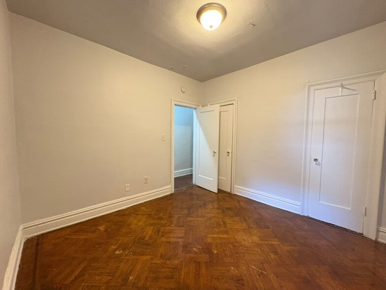 Unit 303 - 880 Kennedy Blvd