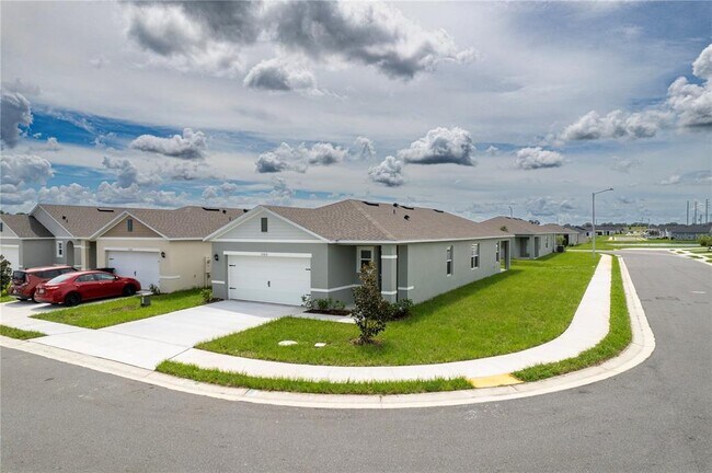 Building Photo - 3302 Pine Lily Ave