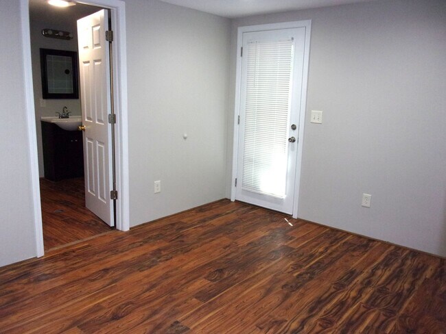 Building Photo - Recently Updated and Refreshed 3 Bedroom 2 Bath Home in Fort Mill