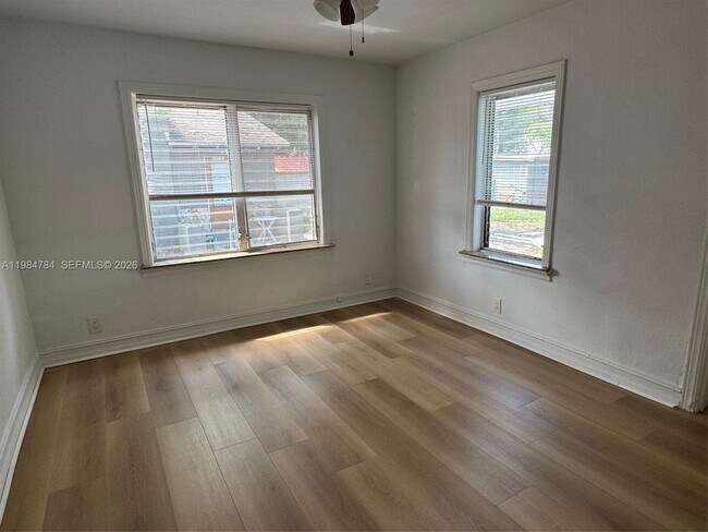 Building Photo - 1947 Taft St