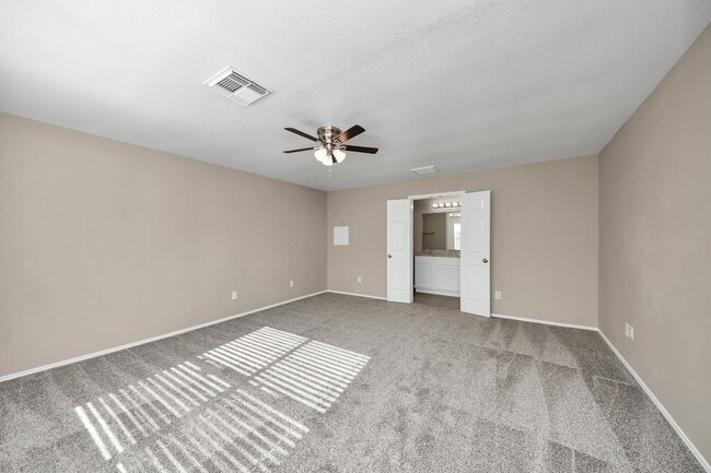 Building Photo - 826 Bandon Ln