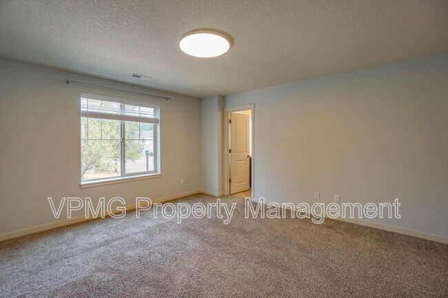 Building Photo - 5941 NE 48th St