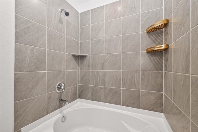 Building Photo - 1710 Legacy Hills Dr