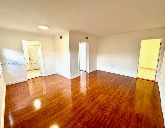 Building Photo - 2101 Bay Dr