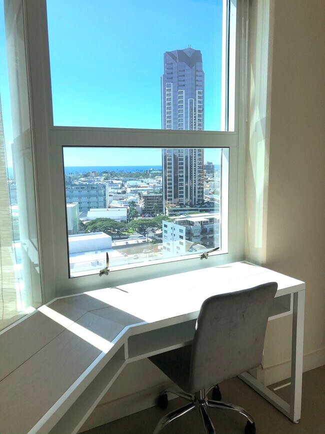 Office with a Ocean view - 801 S King St