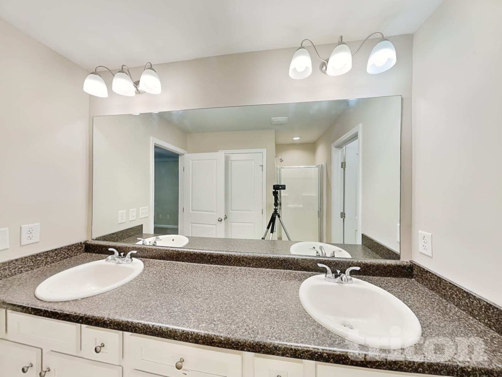 Building Photo - 2275 Wentworth Park Dr