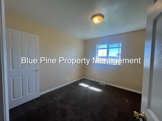 Building Photo - 2488 Prospect Dr