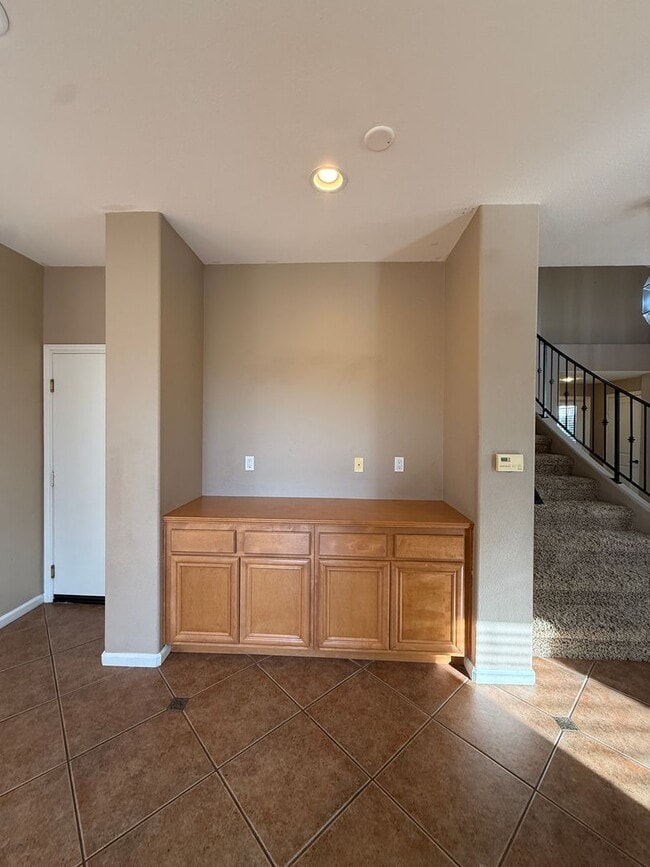 Building Photo - Beautiful Large Two Story Home is Centrall...