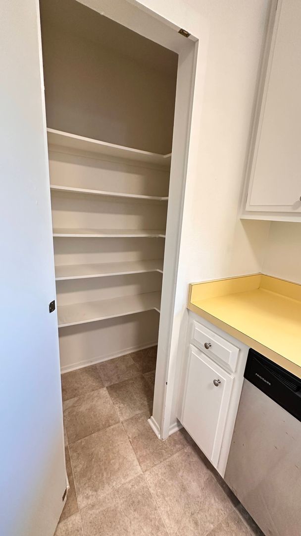 Building Photo - 120A