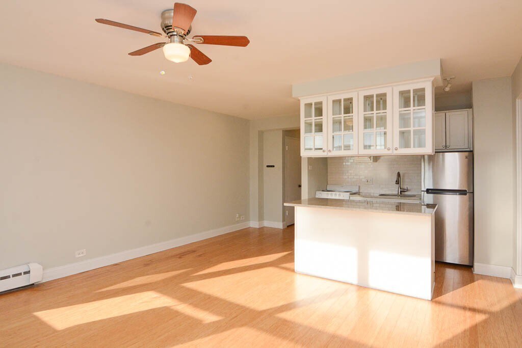 Building Photo - 428 W Wellington Ave