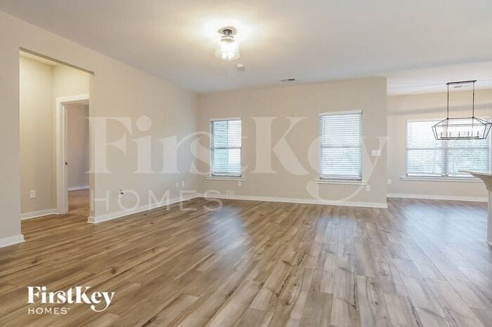 Building Photo - 683 Troubadour Ln